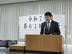 ��61�񕶉��Ղ̉������o�b�N�Ɉ��A���������