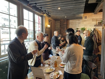 ���t�̈��A�Ń}�C�N�������Ęb�����v�ԑ��k��